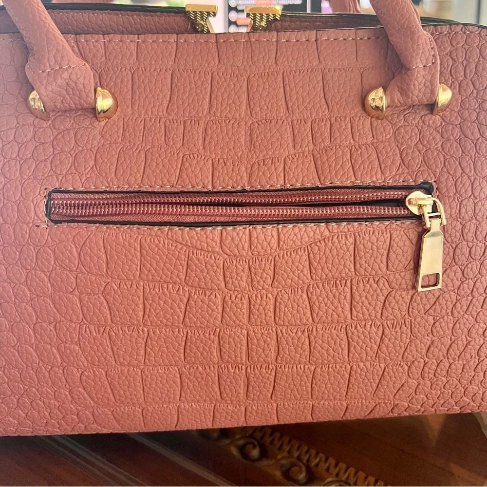 NWOT 🥀 Women's Crocodile Pattern Handle / Satchel Purse - Picture 8 of 9